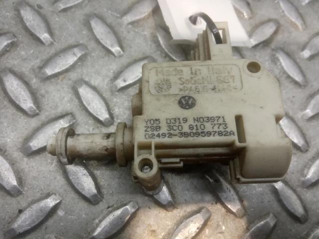 VAG 3C0810773 Motor tapa combustible  en stock Terrassa