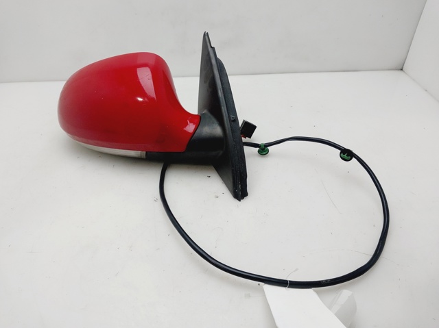 3C0857934 Sellador de espejo para puerta derecha  disponible Utrera