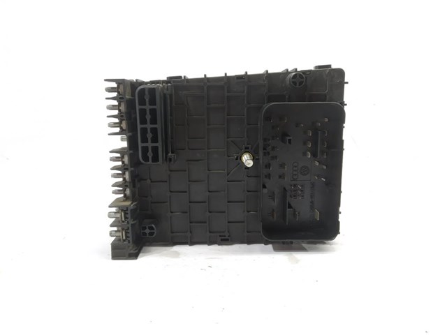 Comprar Caja de fusibles Volkswagen Passat 3C2 a bajo precio