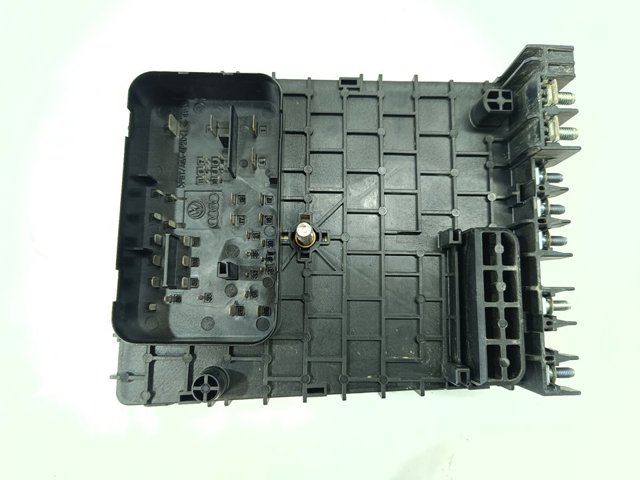 Caja de fusibles para Volkswagen Passat 3C2