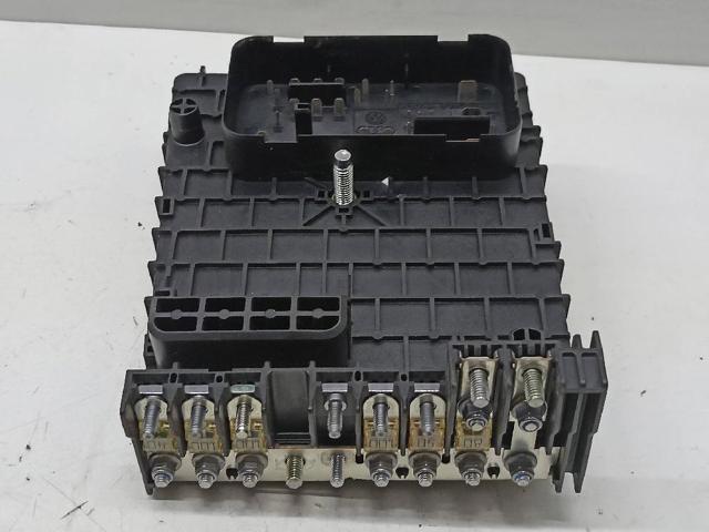 VAG 3C0937125 Caja de fusibles  disponible Valladolid