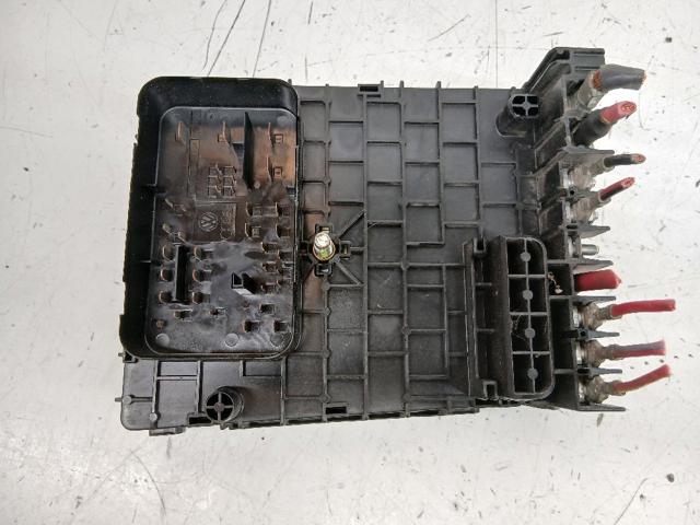 VAG 3C0937125A Caja de fusibles  en stock Terrassa
