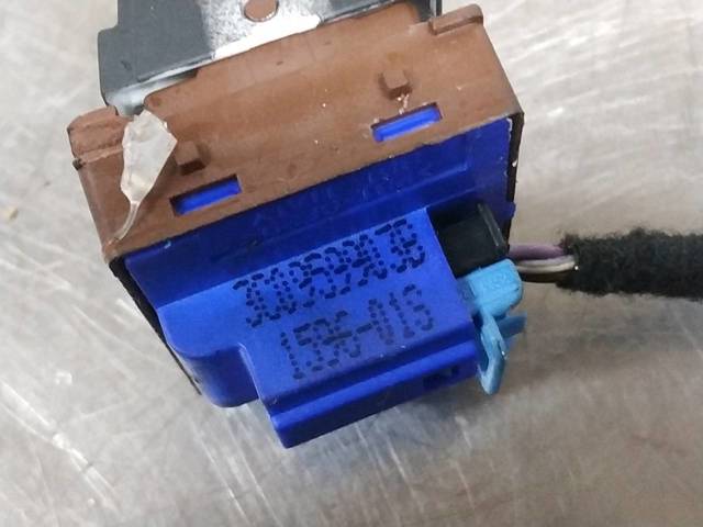 Botón de accionamiento del cierre de la tapa del maletero (puerta trasera 3/5) 3C0959903B VAG