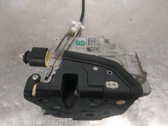 3C1837016A Cerradura de puerta delantera derecha  disponible Utrera