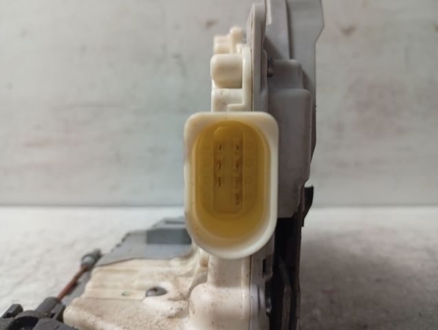 3C1837016B Cerradura de puerta delantera derecha  disponible Málaga