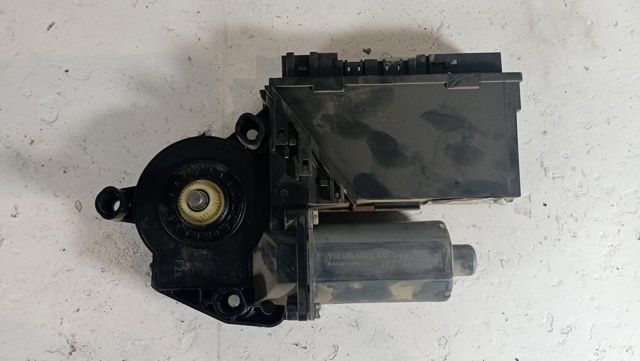 3D0959794E VAG Motor del elevalunas de la puerta trasera derecha  disponible Ourense
