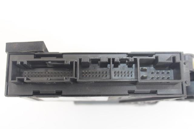3D0959794E Motor del elevalunas de la puerta trasera derecha  comprar en Zaragoza