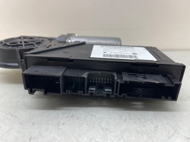 3D0959794E Motor del elevalunas de la puerta trasera derecha  comprar en Pontevedra