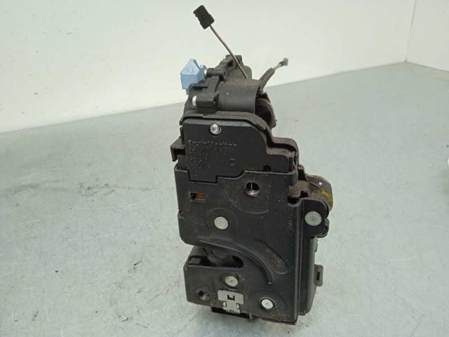 VAG 3D1837016AC Cerradura de puerta delantera derecha  en stock Terrassa