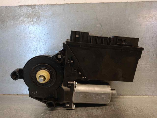 3D1959793E VAG Motor del elevalunas de la puerta delantera izquierda  disponible Ourense