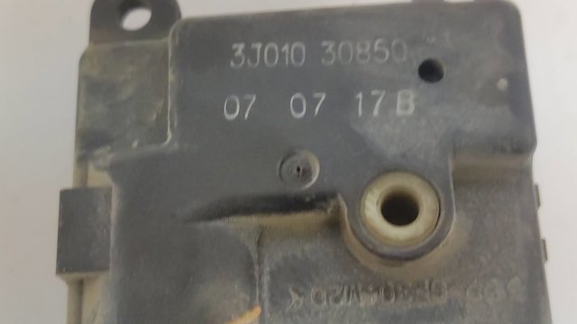 3J01030850 Nissan/Infiniti