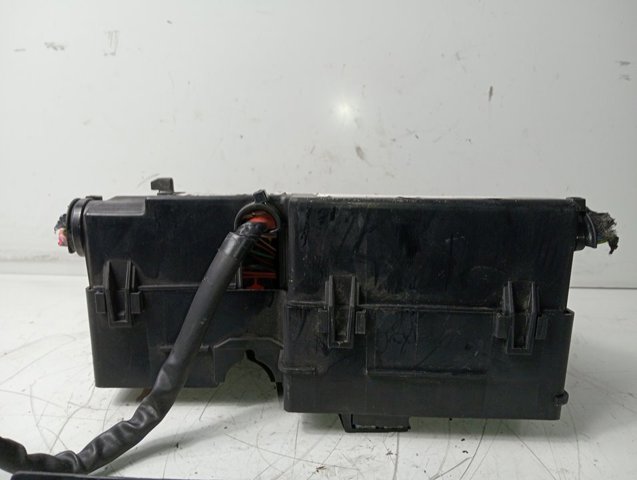 3M5T14A067BC Caja de fusibles  en stock Granada