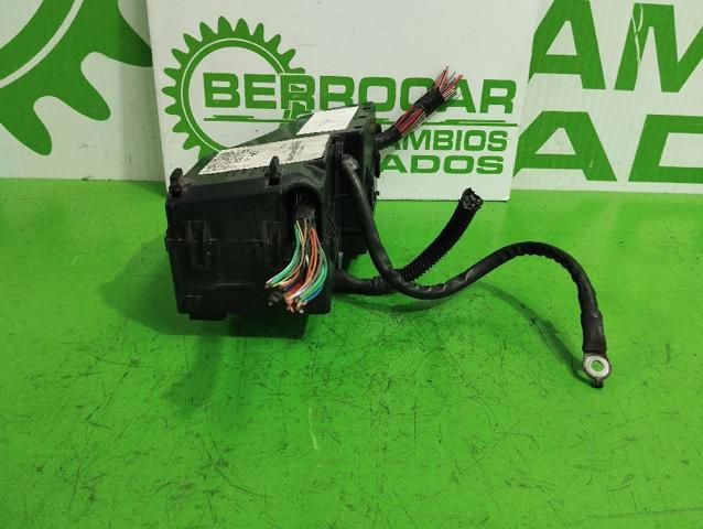 3M5T14A142AB FORD Carcasa de la caja de fusibles  disponible Vigo
