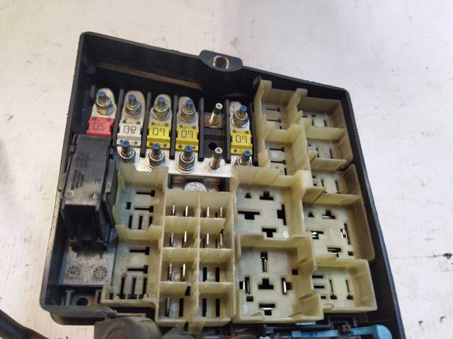3M5T14A142AB Carcasa de la caja de fusibles  comprar en Reus