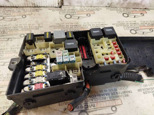 3M5T14A142AB FORD Carcasa de la caja de fusibles  en stock Córdoba