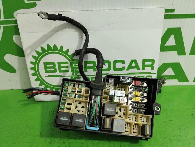 3M5T14A142AB FORD Carcasa de la caja de fusibles  en stock Huelva