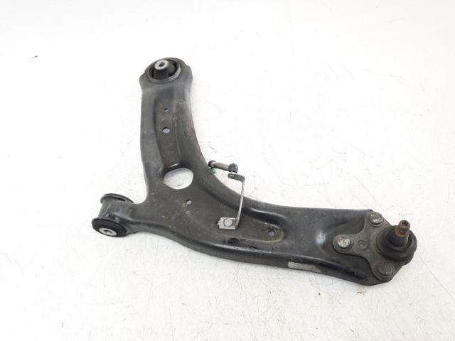 3Q0407151P Brazo inferior izquierdo de la suspensión delantera  comprar en Reus