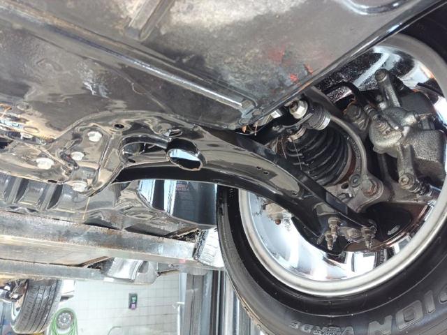 3Q0407151P Brazo inferior izquierdo de la suspensión delantera  disponible Burgos