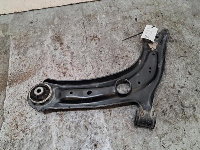 3Q0407152P Brazo inferior derecho de la suspensión delantera  disponible Utrera