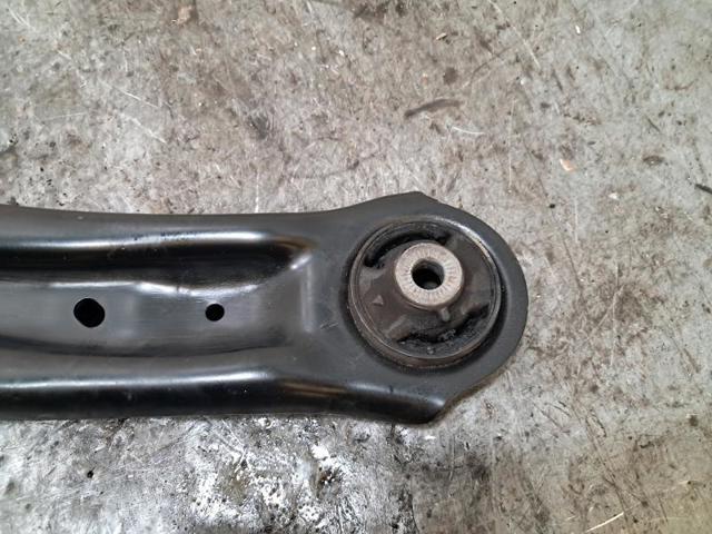 3Q0407152P Brazo inferior derecho de la suspensión delantera  comprar en Reus