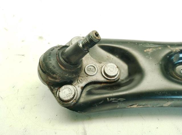 3Q0407152S Brazo inferior derecho de la suspensión delantera  disponible Utrera