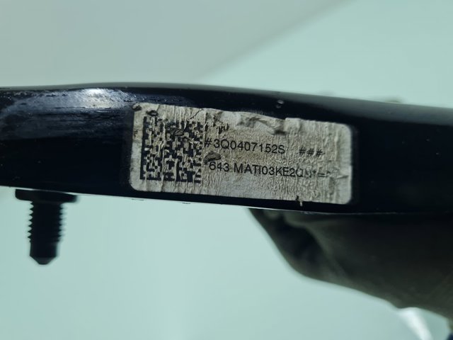 3Q0407152S Brazo inferior derecho de la suspensión delantera  disponible Málaga