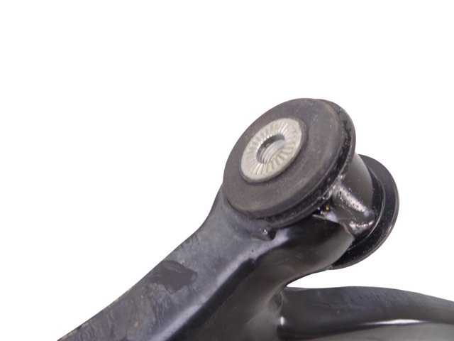 3Q0407153D Brazo inferior izquierdo de la suspensión delantera  disponible Málaga