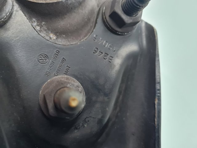3Q0407153D VAG Brazo inferior izquierdo de la suspensión delantera  en stock Córdoba