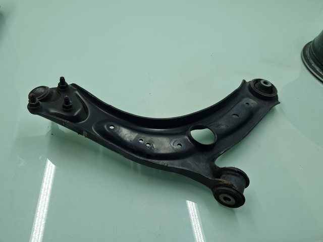 VAG 3Q0407153D Brazo inferior izquierdo de la suspensión delantera  comprar en Ponferrada