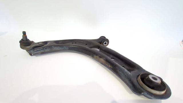 3Q0407153D Brazo inferior izquierdo de la suspensión delantera  en stock Sabadell