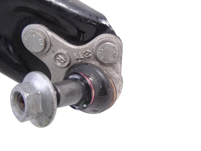 3Q0407154D Brazo inferior derecho de la suspensión delantera  en stock Sabadell