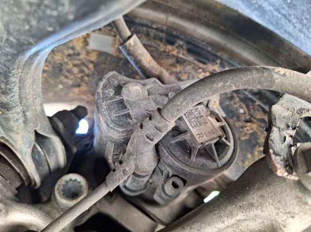 3Q0615423 Pinza de freno trasera izquierda  en stock Sabadell
