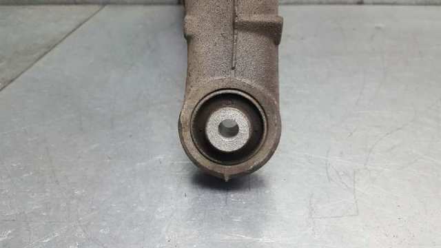 VAG 3R0505323 Brazo superior izquierdo de la suspensión trasera  disponible Valladolid