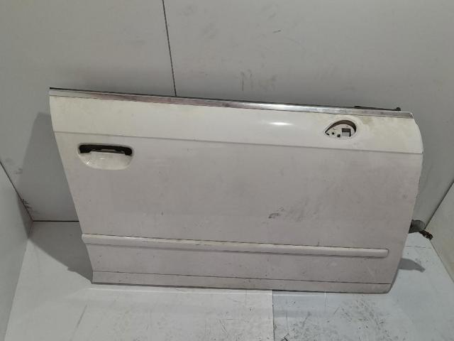 3R0831052 Puerta delantera derecha  en stock Castellón