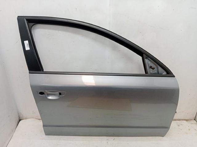 Puerta delantera derecha 3T0831056 VAG/Skoda