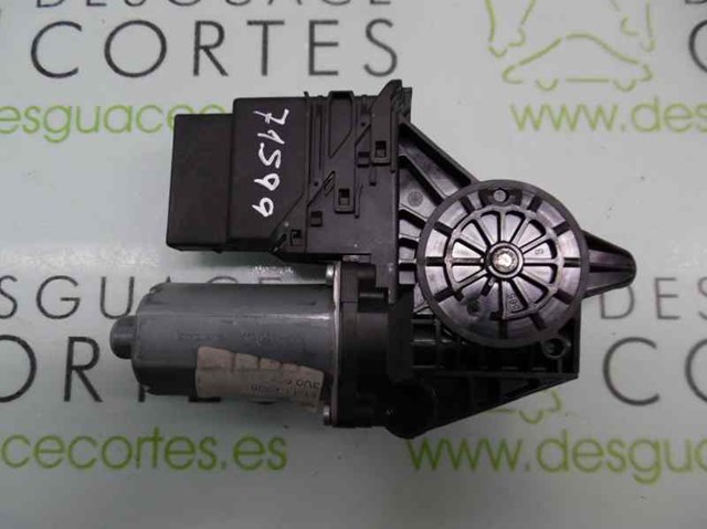 Motor eléctrico, elevalunas, puerta trasera derecha 3U0959812 VAG/Skoda