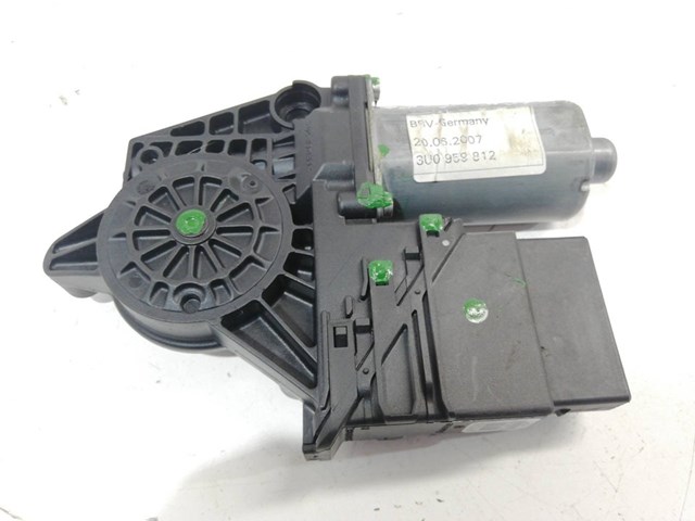 Motor eléctrico, elevalunas, puerta trasera derecha 3U0959812 VAG/Skoda