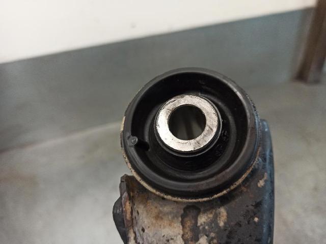 4010A147 Brazo superior izquierdo de la suspensión delantera  disponible Málaga