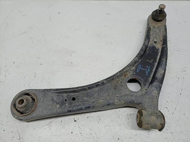 Brazo inferior izquierdo de la suspensión delantera 4013A009 MITSUBISHI