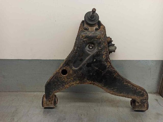 Brazo inferior izquierdo de la suspensión delantera 4013A087 MITSUBISHI