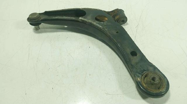 MITSUBISHI 4013A282 Brazo inferior derecho de la suspensión delantera  en stock Salamanca