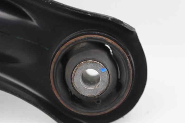 4013A310 Brazo inferior derecho de la suspensión delantera comprar Almería