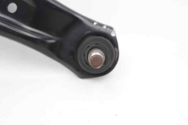 4013A310 Brazo inferior derecho de la suspensión delantera  disponible Utrera