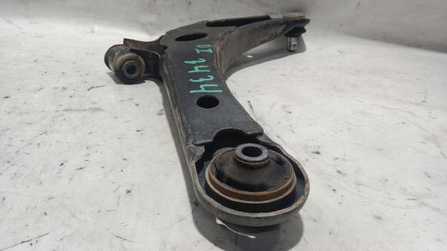 4013A427 MITSUBISHI Brazo inferior izquierdo de la suspensión delantera  en stock Gandía