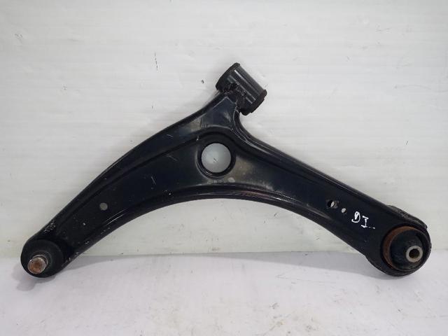 4013A443 Brazo inferior izquierdo de la suspensión delantera  disponible Burgos