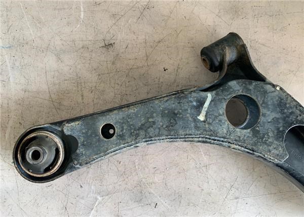 4013A443 MITSUBISHI Brazo inferior izquierdo de la suspensión delantera  comprar en Oviedo