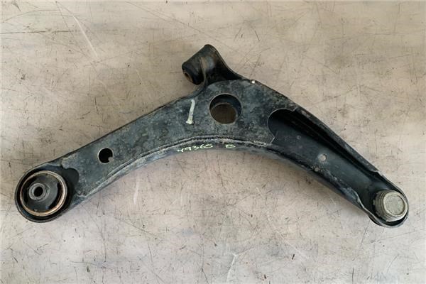MITSUBISHI 4013A443 Brazo inferior izquierdo de la suspensión delantera comprar Tarragona