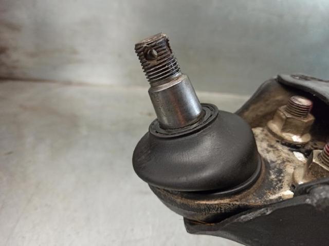 4013A647 Brazo inferior izquierdo de la suspensión delantera comprar Sevilla