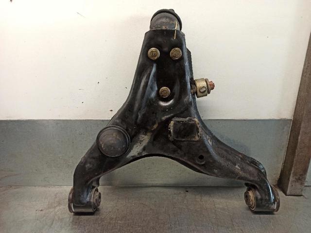 4013A648 Brazo inferior derecho de la suspensión delantera  disponible Málaga