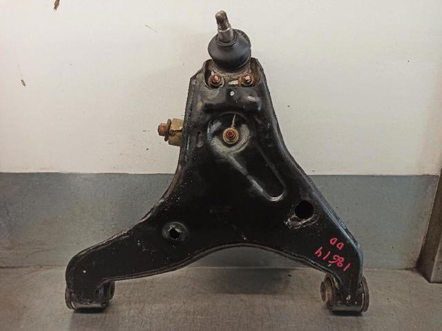 4013A648 MITSUBISHI Brazo inferior derecho de la suspensión delantera  en stock Huelva